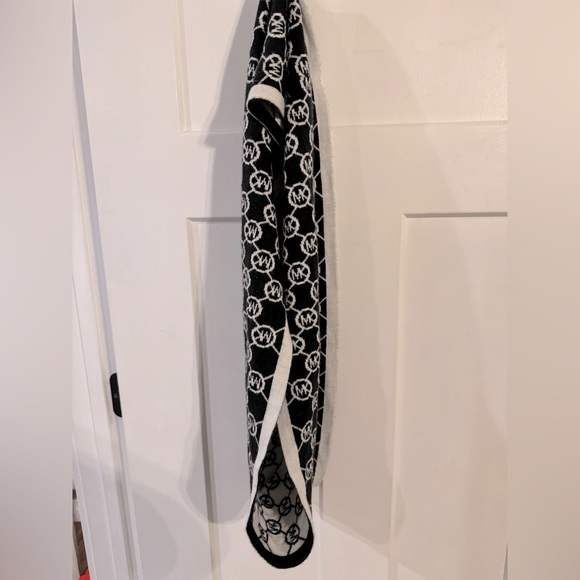 Michael Kors Scarf and Hat - Picture 2 of 6